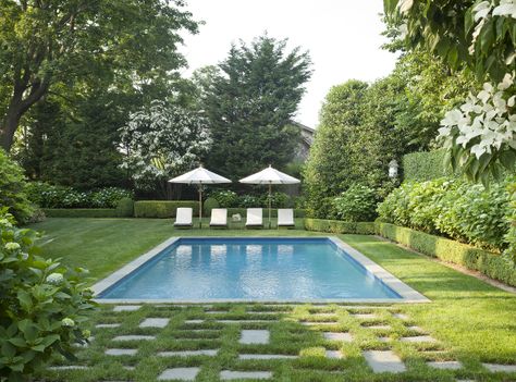 30 Outdoor Spaces We Want to Spend All Summer In - Style Me Pretty Living Shingle Cottage, Beach House Pool, Hamptons Cottage, Cottage Backyard, Hamptons House, Garden Tours, Garden Pool, Outdoor Swimming, Pool Landscaping