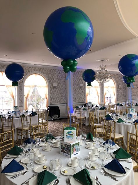 Globe Balloon Centerpieces, Around The Globe Theme Party, Globe Theme Party, World Globe Centerpieces Table Settings, A Whole New World Party Theme, Travel Themed Party Outfit, Globe Table Centerpiece, International Centerpiece Ideas, Around The World Balloon Arch