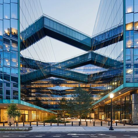 Bridge Between Buildings, Mall Arcade, Shop Architects, Guiyang, Building Bridges, Sky Bridge, Healthcare Architecture, Bridge Building, Bridge Design