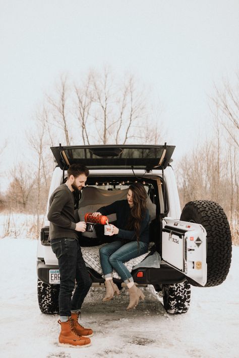 Jeep, Hot Chocolate, Snow; what more could you ask for. Christmas Photo Ideas For Couples, Jeep Wedding, Jeep Christmas, Snow Engagement Photos, Christmas Photo Ideas, Christmas Couple Pictures, Baby Announcement Photos, Snow Fashion, Lgbtq Wedding