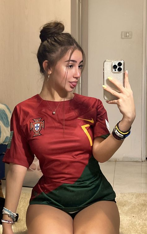 Football Wallpaper Soccer, Portugal Wallpaper, Wallpaper Soccer, Black Widow Cosplay, Football Tops, Color By Number, Soccer Pictures, Curvy Women Jeans, Football Outfits