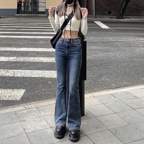 Boot Cut Pants Outfit, Women Boots Outfit, Fashion Boyfriend, Bootcut Jeans Outfit, Women Wide Leg Pants, Flare Jeans Outfit, Boot Cut Pants, Flair Jeans, Comfortable Jeans