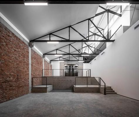 Crown Hall, Art Galleries Architecture, Barn Renovation, Graduation Design, Brick Texture, Timber Structure, Roof Structure, Furniture Factory, Exhibition Space