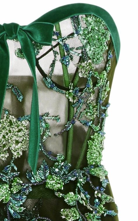 1950s Lingerie, Green Corset, غرفة ملابس, Embroidered Tulle, Couture Details, Tulle Gown, Bustiers, Marchesa, Fesyen Wanita