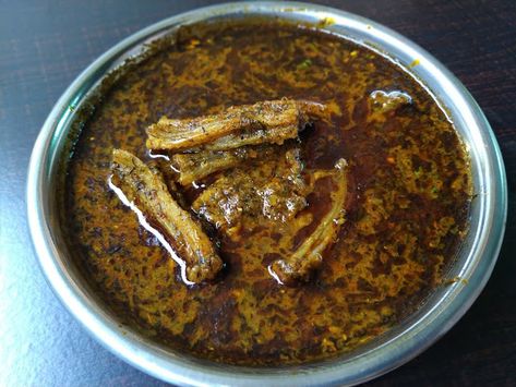 Bombil Fry, Duck Curry, Recipes In Marathi, Fish Fry, Curry Recipe, Veg Recipes, Fried Fish, Curries, Curry Chicken