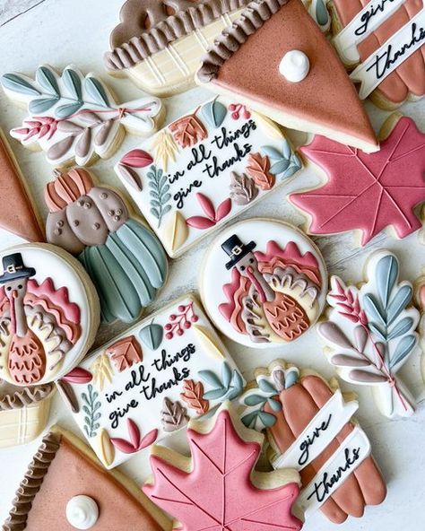 Give Thanks Cookies Decorated, Thankful Cookies Decorated, Fall Cookie Decorating Ideas, Thankful Cookies, Cookie Thanksgiving, Thanksgiving Cookies Decorated, Thanksgiving Sugar Cookies, Cutout Cookie, Thanksgiving Baking