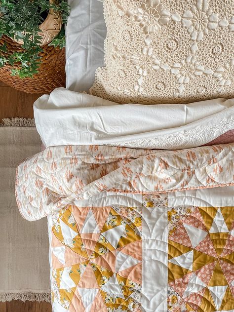 Sunrise Quilt — Blog — Sharon Holland Designs Bedroom Quilt Ideas, Quilt Bedroom Decor Ideas, Sunrise Quilt, Sewing Blankets, Puffy Quilt, Sharon Holland, Bright Quilts, Kids Bedroom Inspiration, Wedding Quilt