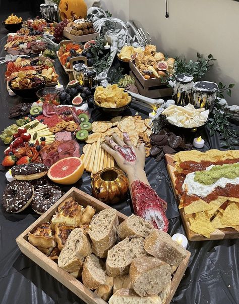 30+ Enchanting Halloween Party Ideas for a Bewitching Bash - Days Inspired Halloween Snack Ideas For Adults, Halloween Food Setup Ideas, Halloween House Warming Party Ideas, Halloween Get Together Ideas, Halloween Event Ideas, Halloween Party Ideas For Adults Theme, Booday Party, Halloween Birthday Party For Adults, Halloween Party Themes For Adults