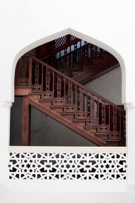 Arabian / Arabic Staircase Design Marocain, Stone Town, Stair Case, Interior Stairs, Stairway To Heaven, Moroccan Design, Traditional Architecture, Islamic Architecture, Architecture Details