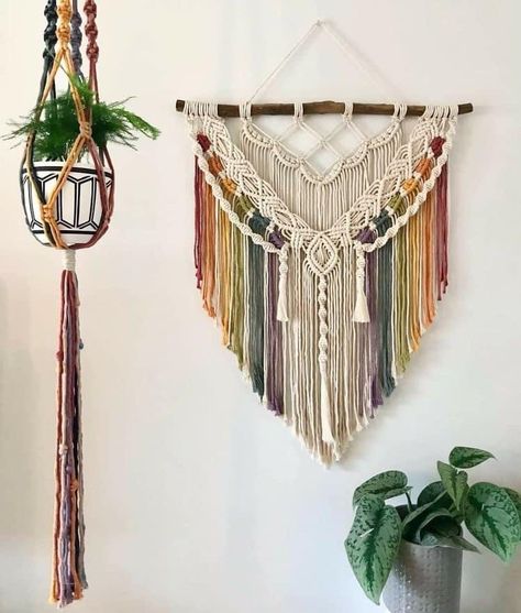 Macrame Colorful, Come Intrecciare, Dream Catcher Macrame, Pola Macrame, Tutorial Macramé, Macrame Wall Hanging Tutorial, Macrame Wall Hanger, Macrame Wall Hangings, Macrame Plant Hanger Patterns