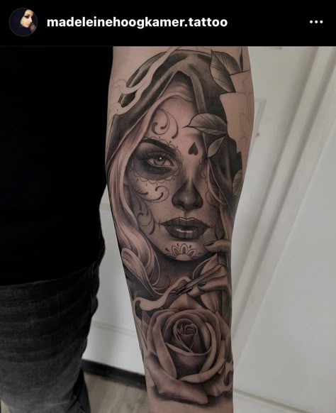 Day Of The Dead Girl Tattoo, Candy Skull Tattoo, Arm Tattoos Drawing, Tattoos Instagram, Catrina Tattoo, Skull Girl Tattoo, Mexican Art Tattoos, Chicano Style Tattoo, Sugar Skull Tattoos