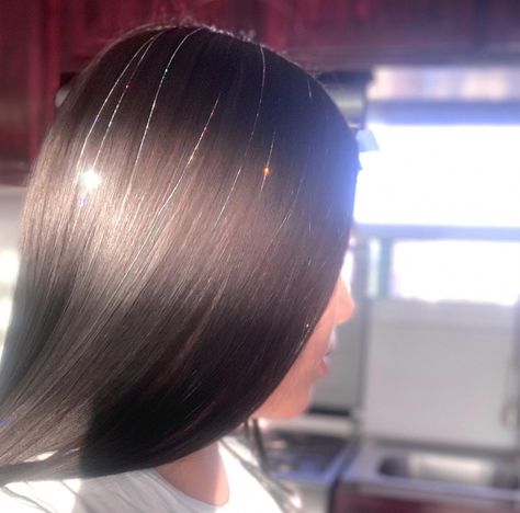 Black Hair With Glitter Extensions, Glitter Strands In Hair, Glitter Highlights Hair, Black Hair With Tinsel, Hair Tinsel Black Hair, Hair Tinsel Brunette, Glitter Hair Strands, Diy Hair Tinsel, Glitter Hair Extensions