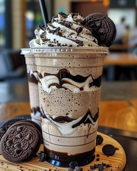 Gourmet Milkshakes, Amazing Drinks, Crumble Cookies, Sweet Drinks, Yummy Comfort Food, Starbucks Recipes, Sweet Snacks Recipes, Food Drinks Dessert, Delicious Snacks Recipes