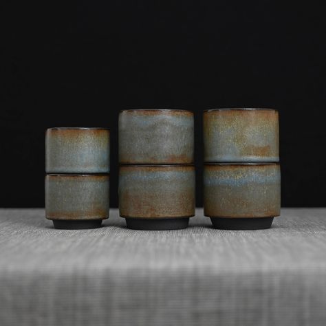 Blue-brown stackable coffee cups, each is hand-thrown from black clay. In two sizes. The smaller cups work well for espresso, flat white and the larger for cappuccino. #pottery #potterystudio #ceramics #keramik #ceramique #coffeecup #tumbler #handmade #minimalism Espresso Cups Ceramic, Brown Cups, Clay Cup, Brown Clay, Black Clay, Flat White, Pottery Ideas, Pottery Studio, Espresso Cups