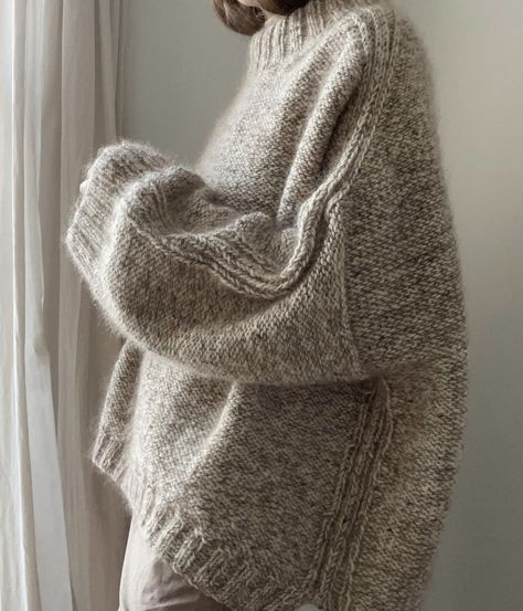 Yarn Making, Tweed Yarn, Perfect Sweater, Design Websites, Chunky Knit Sweater, Outfit Inspo Fall, Chunky Sweater, Knit Fashion, Sweater Pattern