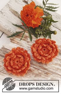 Crochet: Tagetes flower (Tutorial Video) Tagetes Flowers, Knit Embellishments, Hairband Ideas, Marigold Pattern, Crochet Poppy Pattern, Poppy Crochet, Knit Flowers, Crochet Poppy, Crochet Succulent