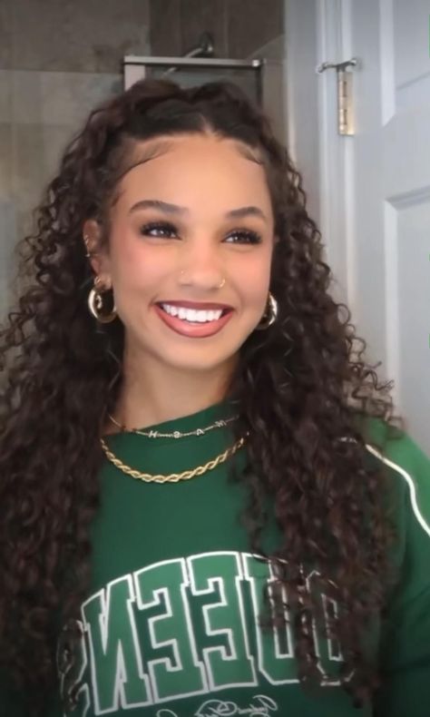 Curly Hair Goals: 25 Gorgeous Styles to Try Cute Curly Hairstyle, Curly Hair Goals, Curled Hairstyles For Medium Hair, Quick Curly Hairstyles, Super Curly Hair, Curly Hair Beauty, Mixed Curly Hair, New Hairstyles, Cute Curly Hairstyles