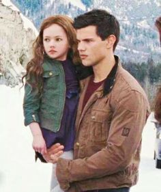 Gallery:Renesmee Cullen | Twilight Saga Wiki | Fandom Twilight Jacob And Renesmee, Jacob And Renesmee, Renesmee Cullen, Twilight Jacob, Twilight Renesmee, Twilight Saga New Moon, Twilight Quotes, Twilight Saga Series, Twilight Cast