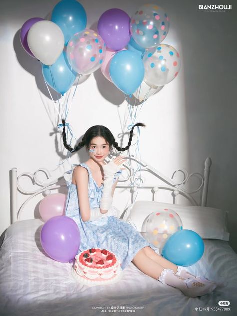 Person Holding Balloon, Balloon Editorial, Birthday Photoshoot Balloons, 16th Birthday Photoshoot Ideas, Balloon Photoshoot, Balloon Hair, Birthday Concept, Cute Chibi Couple, Cake Photoshoot