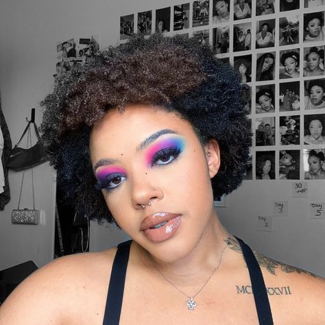 Pride Makeup Ideas Bisexual, Pride Bisexual Outfit, Trans Flag Eye Makeup, Bi Eye Makeup, Pride Nails Bisexual, Bisexual Eye Makeup, Pan Flag Makeup, Bi Eyeshadow, Bisexual Eyeshadow