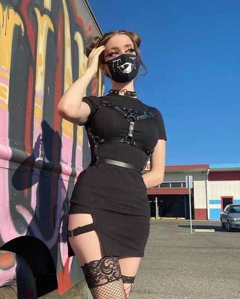 Harness Outfit, Egirl Fashion, Look Grunge, Alt Outfits, Fashion 90s, Swaggy Outfits, Gothic Outfits, Mode Inspo, Goth Outfits