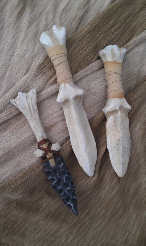 Goblin Costume, Bone Throwing, Larp Props, Antler Crafts, Props Concept, Pretty Knives, Bone Crafts, Bone Art, Native American Crafts