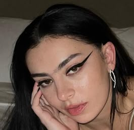 Charli Xcx Eye Makeup, Charli Xcx Good Ones, Charli Xcx Makeup Brat, Charlie Xcx Makeup, Charli Xcx Makeup, Charlie Xcx Outfits, Charlie Xcx Aesthetic, Charli Xcx Outfits, Brat Makeup