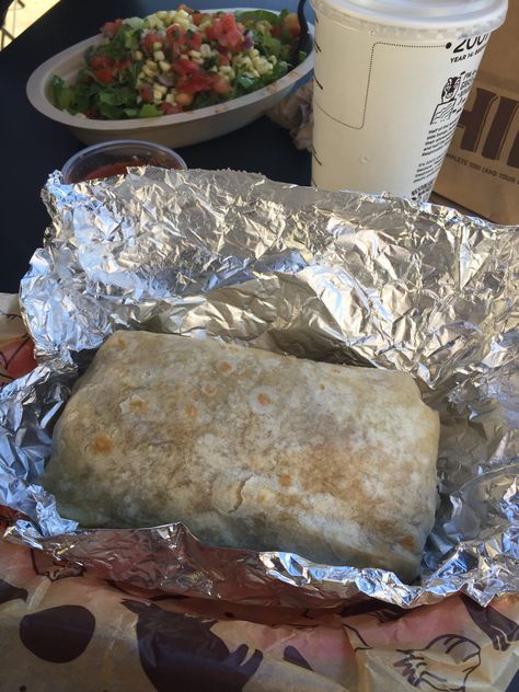 Chipotle Burrito Aesthetic, Huge Burrito, Burritos Chipotle, Burrito Aesthetic, Chipotle Aesthetic, Chipotle Burrito, Soul Food Dinner, Food Babe, Delicacy Food