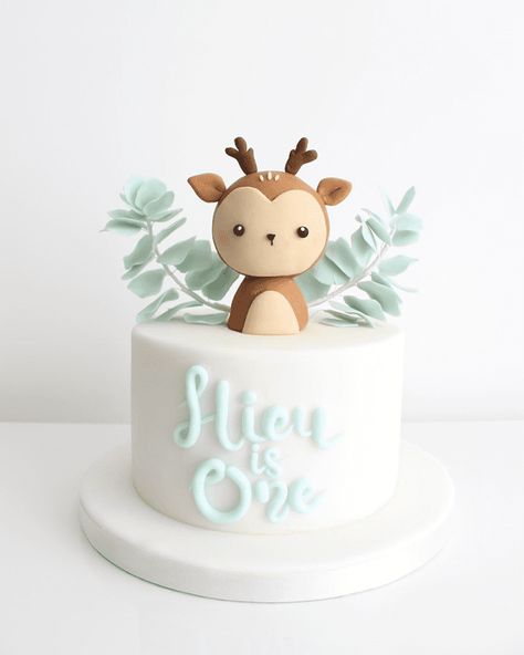 Simple Animal Cake, Deer Birthday Cake, Cutie Cake, Deer Cake, Deer Cakes, Baby First Birthday Cake, Rabbit Cake, Art Cake, Simple Cake Designs