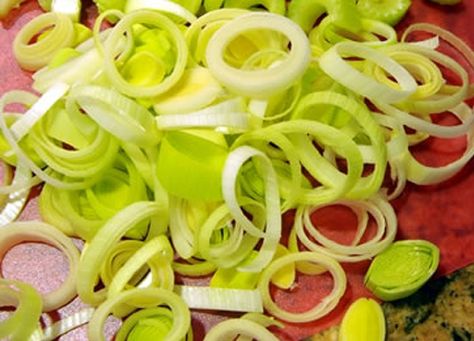 Substituting Leeks For Onions Onion Leeks, Cookbook Collection, Fall Vegetables, Cooking Basics, Cook At Home, Vegetable Soup, Kitchen Tips, Leeks, Kitchen Hacks