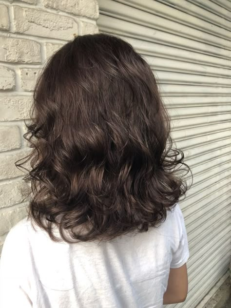 Slight Perm Short Hair, Medium Hair With Layers Wavy, 2b Shoulder Length Hair, Short Layered Haircuts For Wavy Hair, 2b Hair Short, 2c Haircuts Medium, Naturally Wavy Hair Cuts With Layers, Short Layered Wavy Hairstyles, Wavy Hair 2b