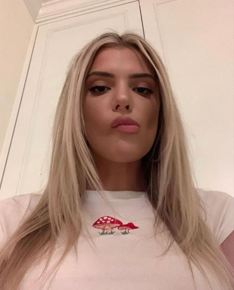 Allisa Violet, Alissa Violet, Panic Rooms, Violet, Hair Color, Blonde, Mirror Selfie, T Shirts For Women, Instagram Photos