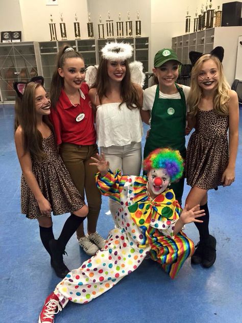 Halloween with the dance moms squad Dance Moms Halloween, Dance Moms Wallpaper, Maddie Mackenzie, Dance Moms Kendall, Dance Moms Mackenzie, Dance Moms Comics, Dance Moms Clips, Dance Moms Memes, Brynn Rumfallo