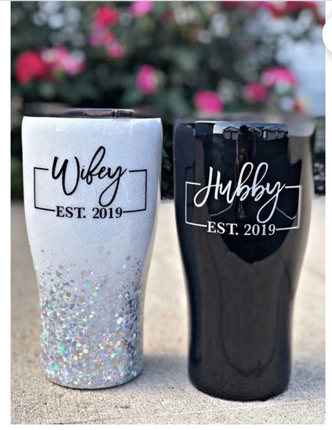 Epoxy Tumbler Ideas, Bride Tumbler, Grooms Gift, Wedding Tumblers, Epoxy Cups, Epoxy Crafts, Epoxy Tumbler, Glitter Tumbler Cups, Diy Kosmetik