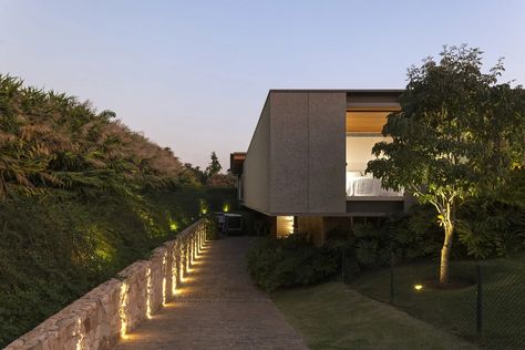 RCN House — Jacobsen Arquitetura Jacobsen Architecture, Metal And Concrete, Higher Ground, One Story Homes, Concrete Structure, Bedroom Windows, Concrete Slab, Wooden Beams, Checkerboard Pattern