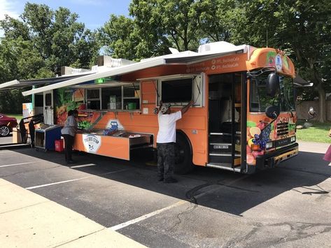 IPS launches food truck to feed more students - TheIndyChannel.com Indianapolis, IN Skoolie Food Truck, Bus Food Truck Conversion, School Bus Food Truck, Bus Store, Bus Cafe, Food Bus, Bus Restaurant, Burger Truck, Bus Business