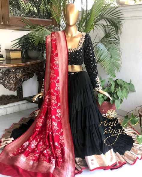 Rimi Singh on Instagram: “"Our greatest weakness lies in giving up. The most certain way to succeed is always to try just one more time." Black gypsy lehenga in…” Black Lehenga With Red Dupatta, Red And Black Lehenga, Muga Silk, डिजाइनर कपड़े, Black Lehenga, Lehenga Designs Simple, Lehenga Blouse Designs, Lehenga Style, Half Saree Designs