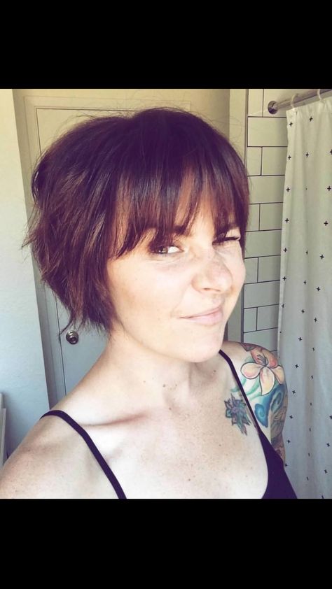 Mama mandolin insta inspiration Grown Out Pixie, Inspiration Pics, Going Grey, Stylish Short Hair, Insta Inspiration, Short Hair Trends, School Dropout, Hair 2024, Haircut Inspiration