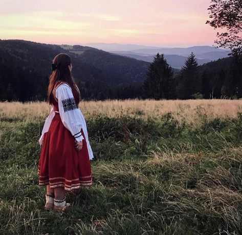 Polish Culture Aesthetic, Polish Traditional Clothing, Polish Girl Aesthetic, Poland Clothes, Traditional Polish Clothing, Poland Girls, Slavic Girl, Beautiful Culture, Polish Culture