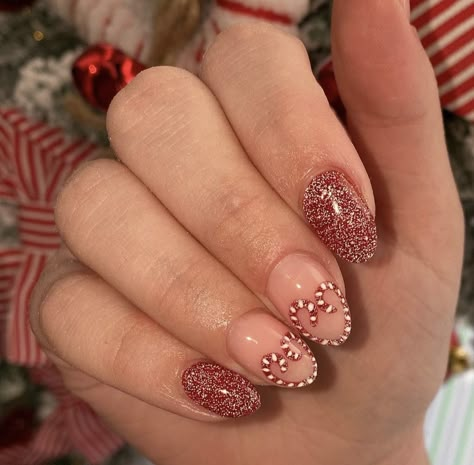 Christmas Nail Gingerbread, Cutesy Christmas Nails, Christmas Nails Animals, Holiday Glam, Candy Cane Stripes, Cute Acrylic Nail Designs, Velvet Matte, Pretty Christmas, Xmas Nails