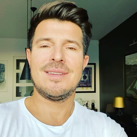 Vincent NICLO в Instagram: «Heureux de vous annoncer la sortie de mon nouvel album ESPÉRANTO avec les @lespretresorthodoxes ce vendredi 27 Novembre et MERCIIIII pour…» Quick Saves, Instagram