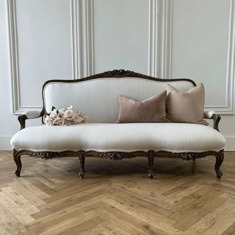 French Gilt Wood Settee from France. Large Carved Roses and Louis XV Style legs, natural chipping, and fading on the original finish. Upholstered in a cashmere and wool Loro Piana Fabric in antique white, knitted with backing making it exceptionally strong. Beautiful texture, and softness. Size: 76”w x 32”d x 41”h. SH:17”. SD:25”. AH:23” Antique Sofa Makeover, French Sofa Living Room, Victorian Sofas, French Sofa Vintage, French Loveseat, Antique Style Sofa, French Country Sofa, Rococo Sofa, French Lounge