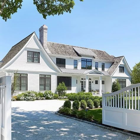 Nantucket Style Homes, Beautiful Beach Houses, Traditional Style Home, Summer Beach House, Nantucket Home, Nantucket Style, Shingle Style Homes, Beach House Exterior, Traditional Style Homes