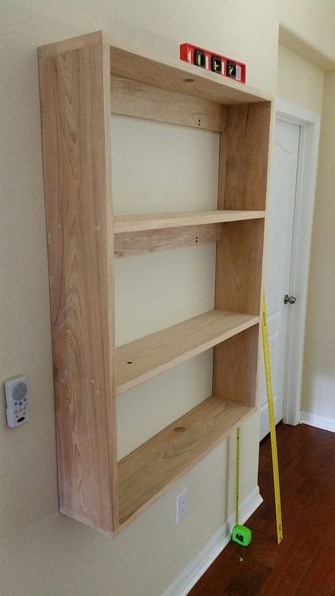 Diy Floating Bookshelf Wall, Diy Wall Mount Bookshelf, Diy Bookshelf Floating, Diy Floating Bookcase, Diy Floating Book Shelves, Wall Bookcase Diy, Wall Mount Bookshelf, Diy Floating Bookshelf, Floating Bookshelves Diy