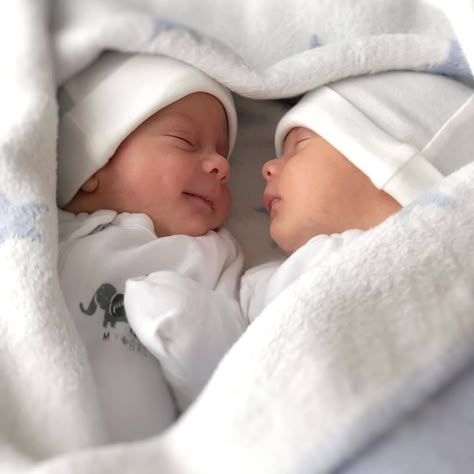 Twin Baby Photos, Twin Pictures, Twin Baby Boys, Twin Baby Girls, Cute Babies Photography, Cute Twins, Polo Shirts Men, Newborn Twins