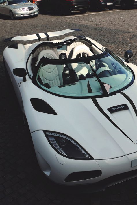 Koenigsegg Agera Koenigsegg Agera R, Koenigsegg Agera, Full Throttle, Cool Sports Cars, Fancy Cars, Pretty Cars, Futuristic Cars, Koenigsegg, Sports Cars Luxury