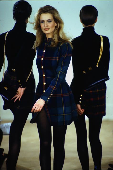 Ralph Lauren Runway Show RTW F/W 1991 Ralph Lauren Runway, Paris House, Karen Mulder, Ralph Lauren Fall, 90s Runway Fashion, Runway Fashion Couture, House Of Beauty, 1990s Fashion, Feminine Hygiene