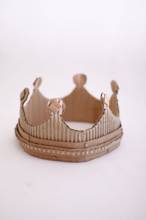 Cardboard Crown - for the people who are very kind or give the best answers! Cardboard Crown, Cardboard Toys, Diy Crown, Folding Origami, Cardboard Sculpture, Paper Crowns, Paper Hat, Street Kids, Cardboard Paper