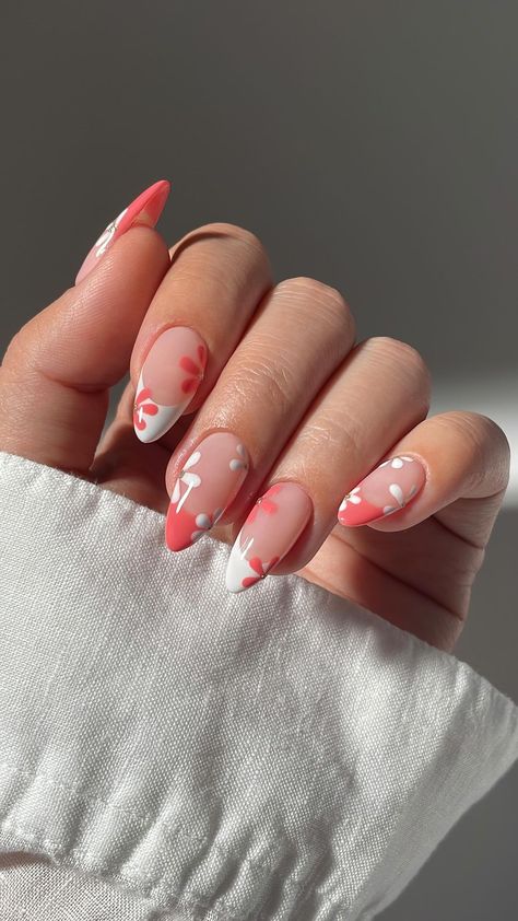 Floral nails to bring that spring energy to the feed🌸🥰 ___ #nailart #springnails #nailsofinstagram #cutenails #naildesign… | Instagram Simple But Cute Nails, Spring Energy, Nails Floral, Unghie Nail Art, 2024 Nails, Floral Nail Designs, Summery Nails, Flower Nail Designs, Almond Nails Designs