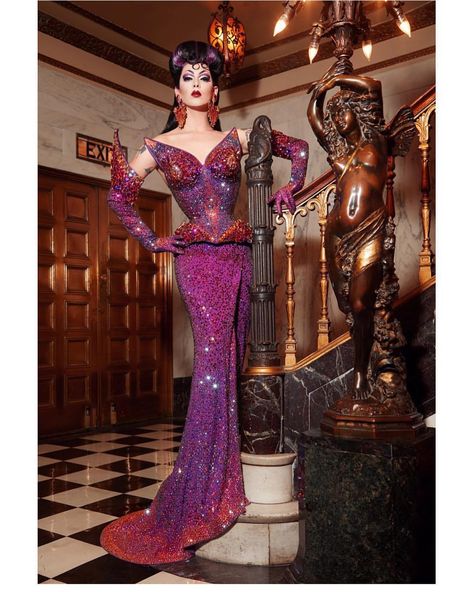 Violet Chachki #stunning #fierce #flawless #gorgeous #glamorous #repost #rupaul #rupaulsdragrace #photography @sanchezzalba #welovequeens Gloria Groove, Violet Chachki, Drag Queen Outfits, Rupaul Drag Queen, Burlesque Costumes, Queen Makeup, Queen Fashion, Drag Queens, Rupaul